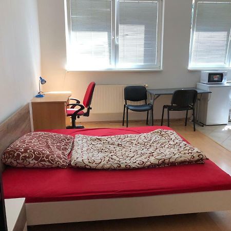 Moonstreet Apartments Братислава Экстерьер фото