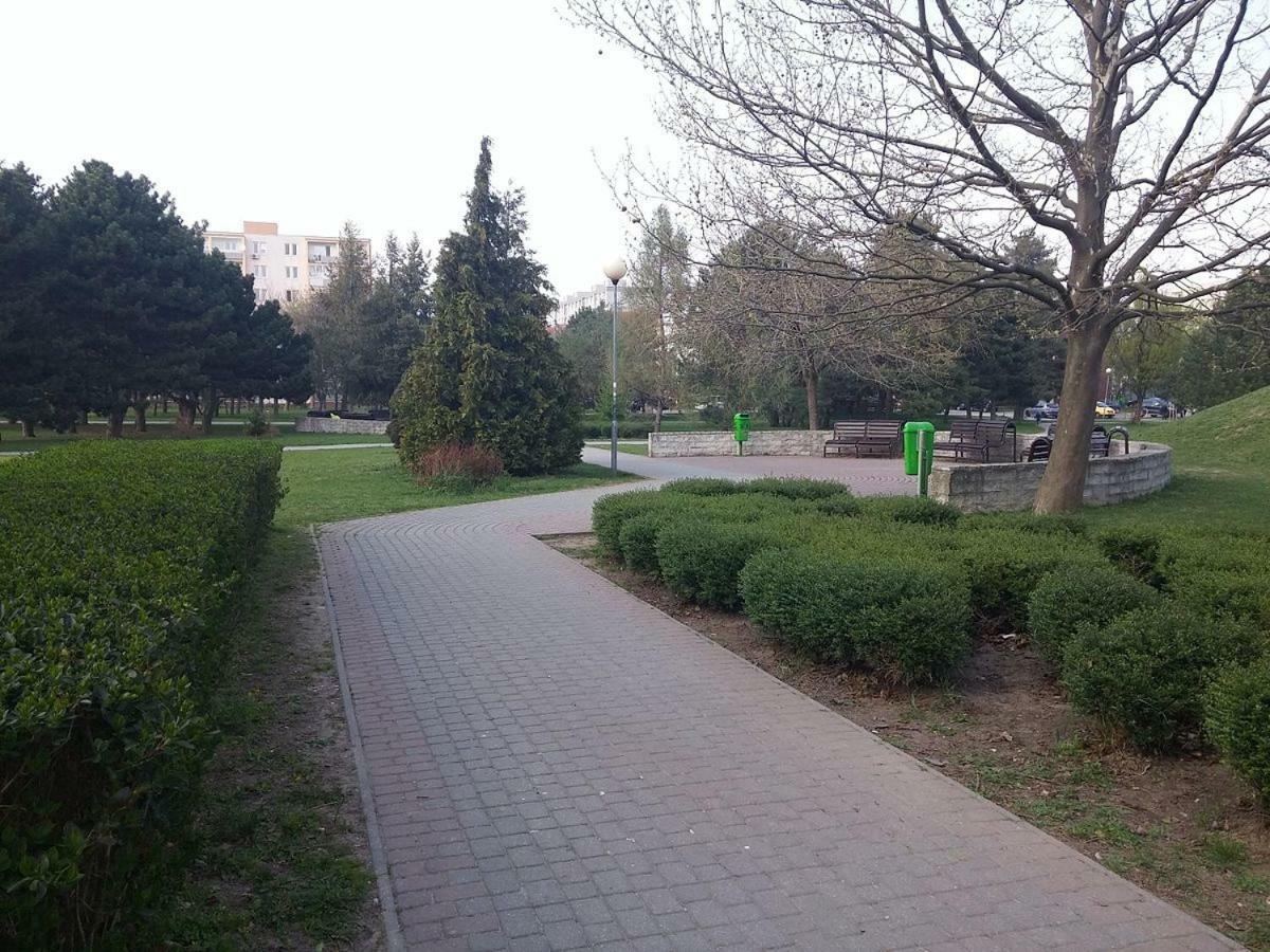 Moonstreet Apartments Братислава Экстерьер фото