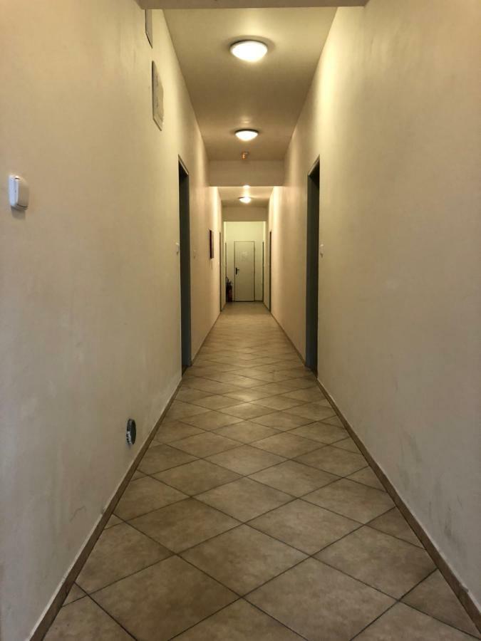 Moonstreet Apartments Братислава Экстерьер фото